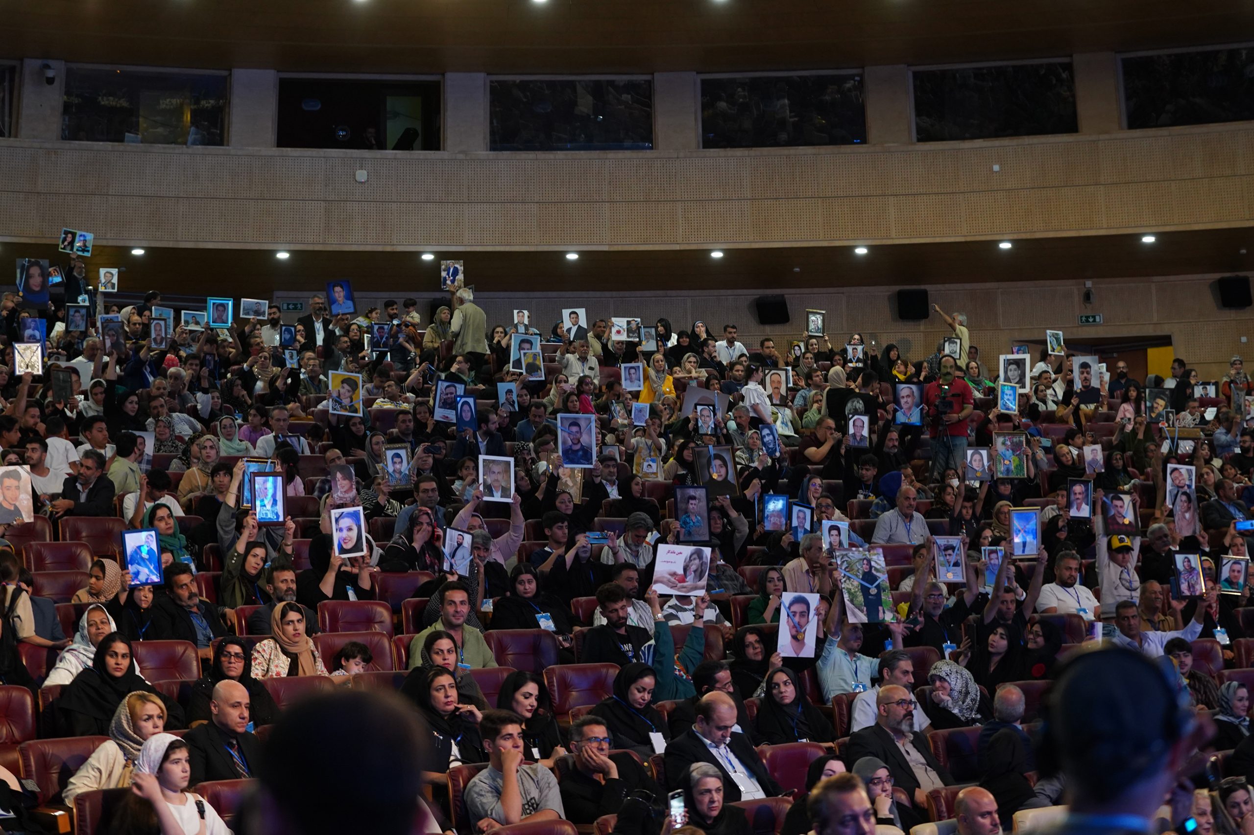 خانوادگان حاظر در جشن اهدای عضو نفس 1404
