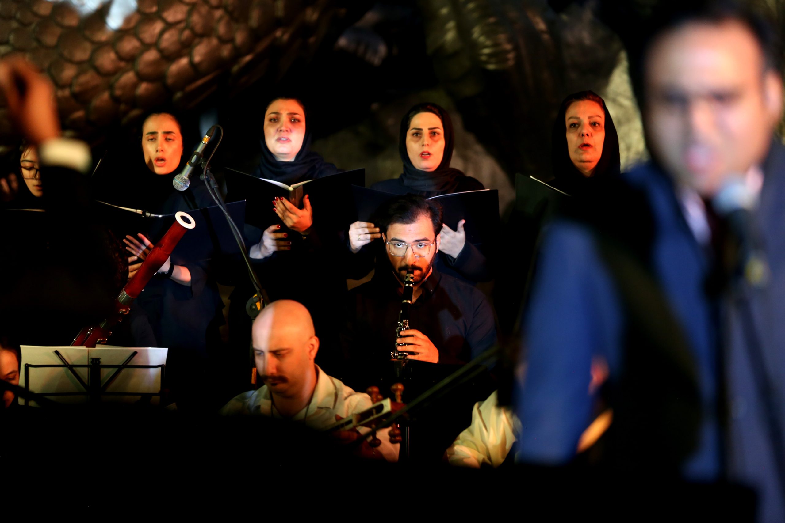 رونمایی از مجسمه رستم و اژدها