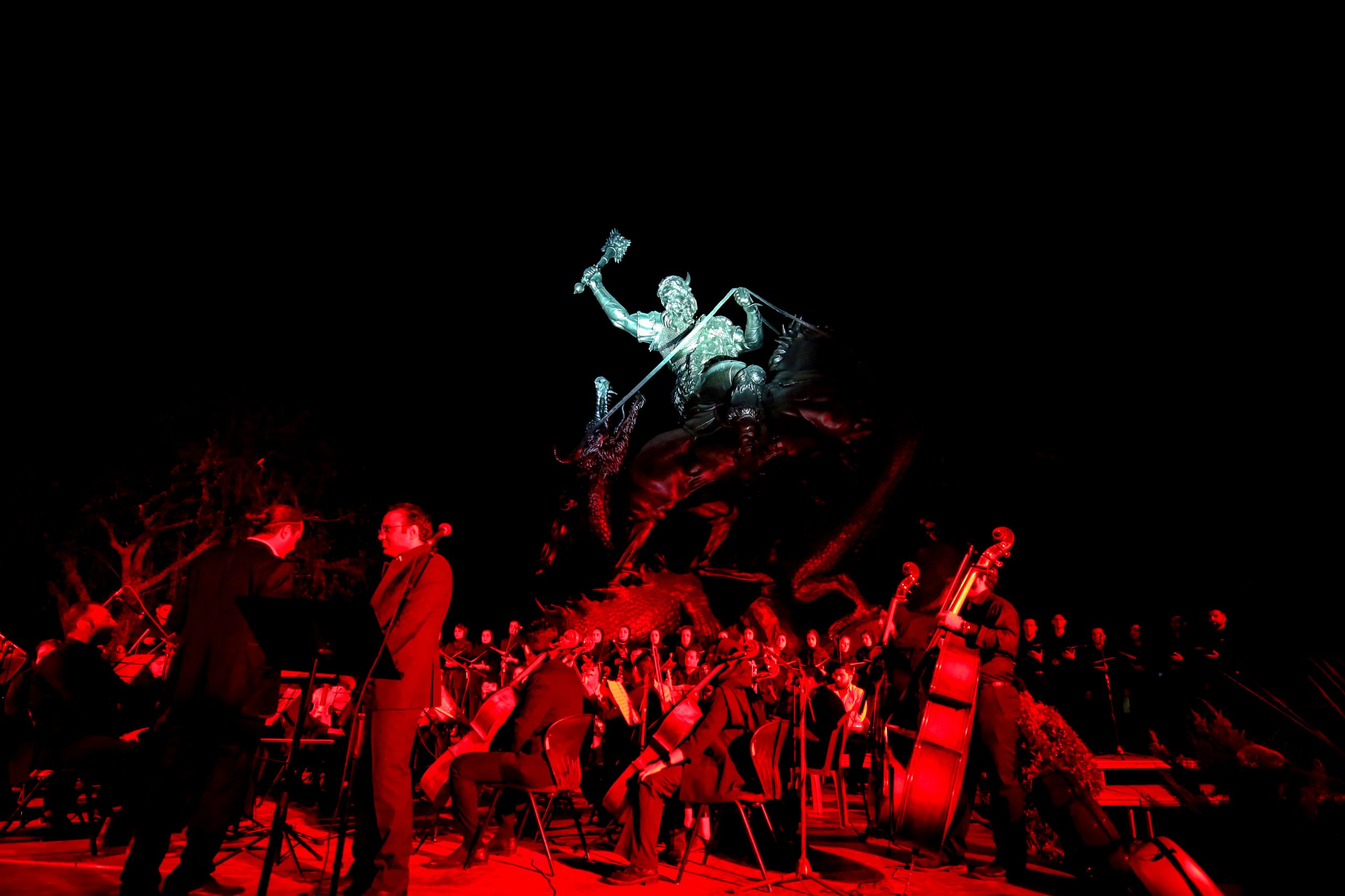 رونمایی از مجسمه رستم و اژدها