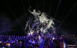 مراسم رونمایی از مجسمه رستم و اژدها